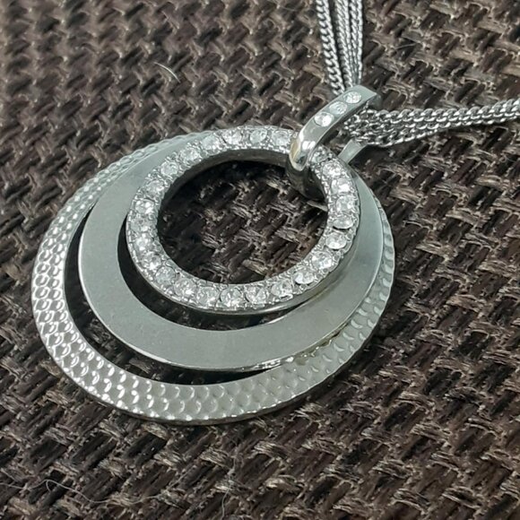 Premier Designs Silver Tone Rhinestone Triple Chain 3-Circle Necklace - Picture 3 of 8